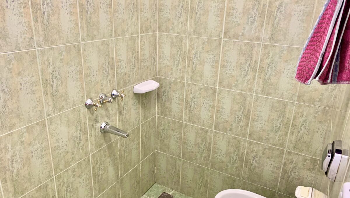 211949DC-ECF7-44B7-8C84-5A676CFD9417_1_201_a