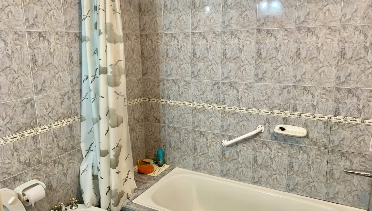 4321AB86-4C96-48F7-93AA-4B778D160EC1_1_201_a