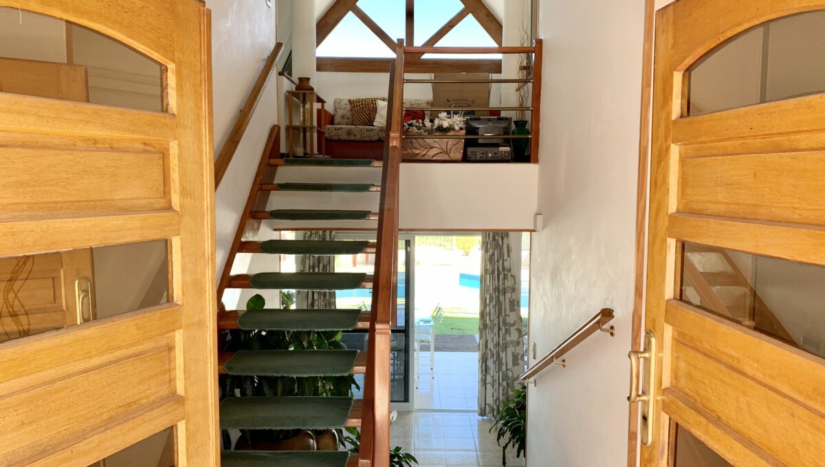 EE610880-3484-40B8-9BE4-06739368436E_1_201_a