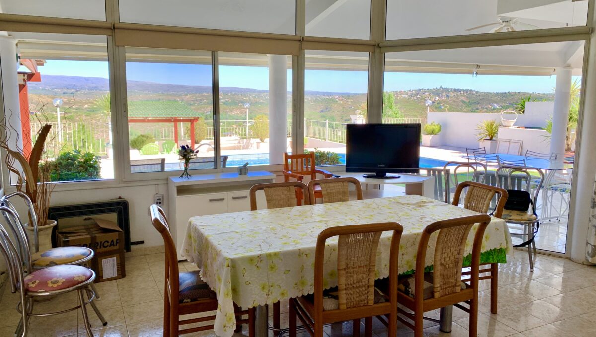 FCABB8EA-1030-43C6-A072-0E8249ED38D2_1_201_a