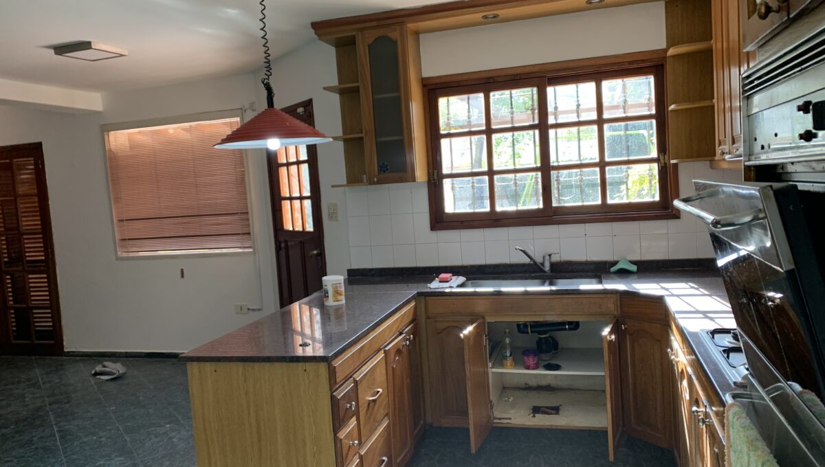 8E3CB55A-B243-4085-8CB5-C3110BA143F4