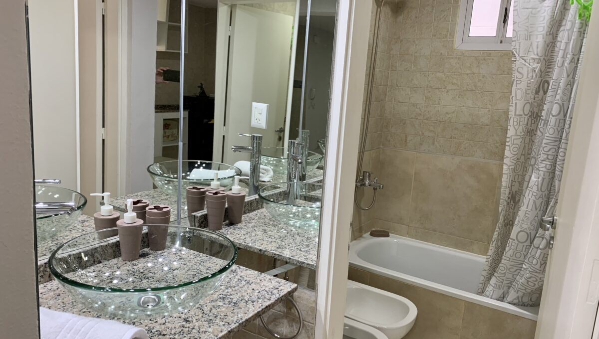 D1D99B23-B3A3-4741-AF6F-0DED00889BFC